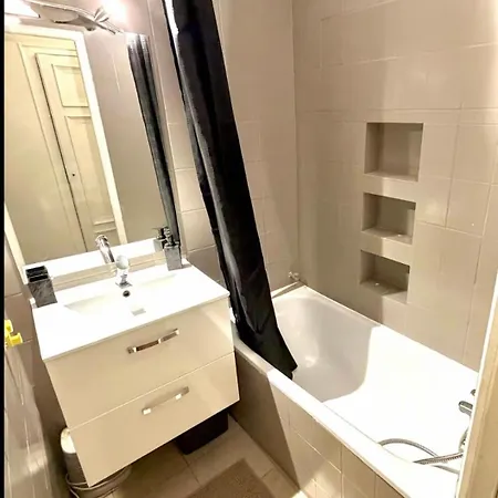 Yzy Loc Moulin-rouge