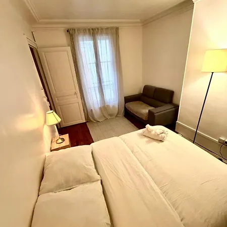 Yzy Loc Moulin-rouge פריז